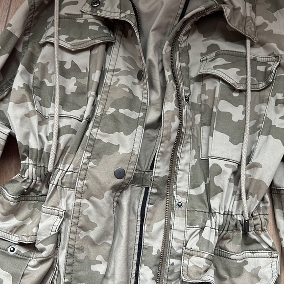 Anthony Thomas Melillo Field Camo Zip-Front Utility Jacket with Stowaway Hood - Picture 3 of 5